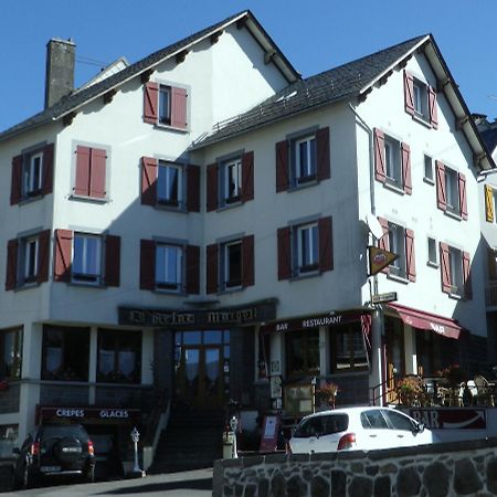 Hotel Restaurant La Reine Margot La Tour-dʼAuvergne Екстериор снимка